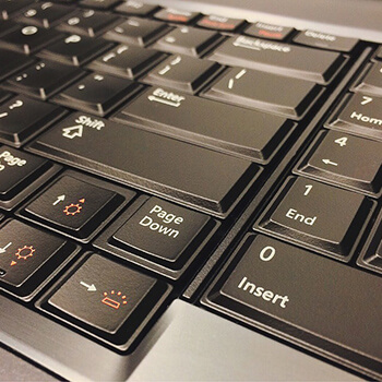 Jadalne kwiaty: Smakowita podróż w świat kulinarnych kwiatowych aromatów